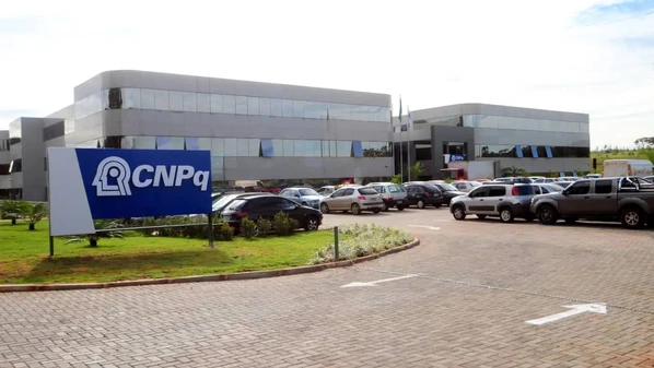 Valor é referente a uma bolsa de doutorado na França, concedida pelo CNPq, cujas obrigações não teriam sido devidamente cumpridas ou comprovadas
