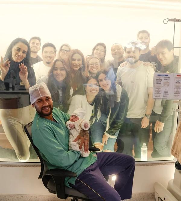 Bruna Biancardi e Neymar Jr. divulgaram as primeiras imagens da filha Mel, que nasceu no sábado (5) por Gabriel Queiroz