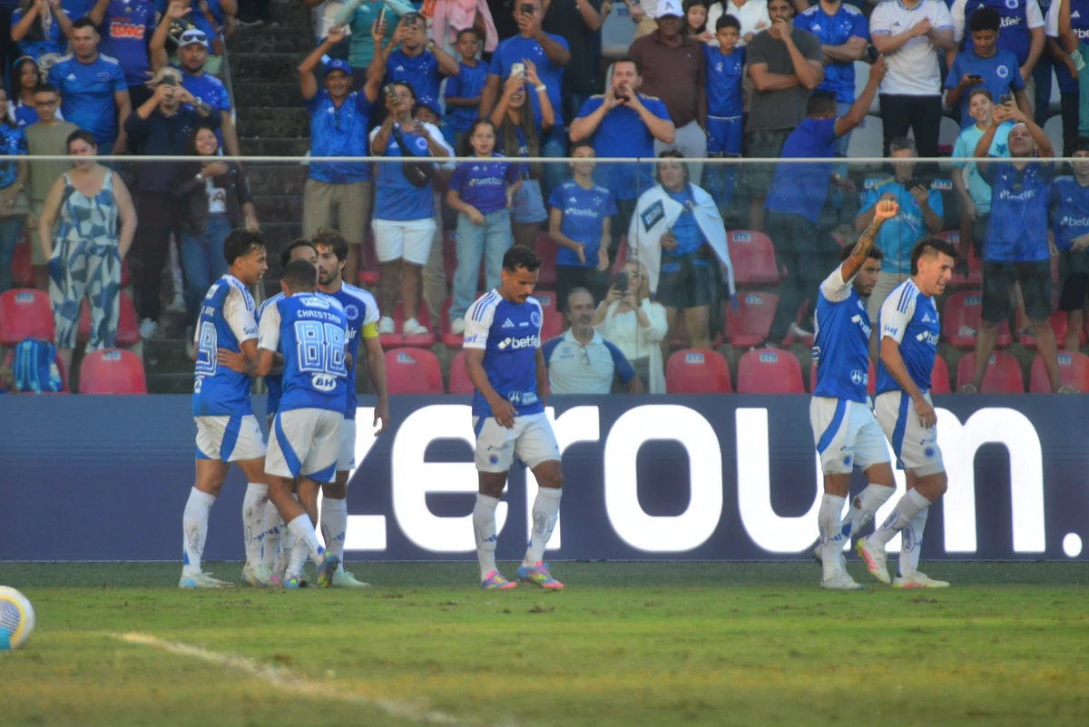 Cruzeiro vence no Banfield no Kleber Andrade por Ricardo Medeiros