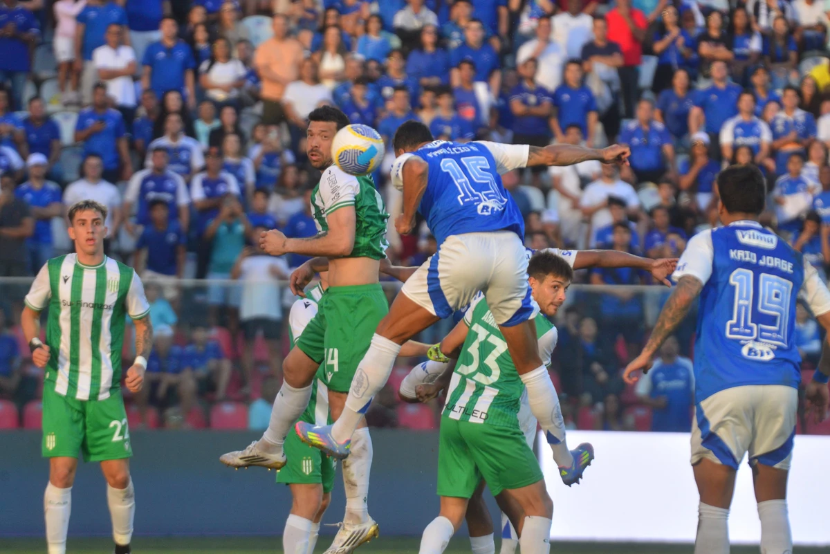 Cruzeiro vence no Banfield no Kleber Andrade por Ricardo Medeiros