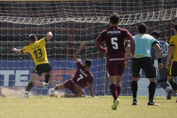 Desportiva x Defensa y Justícia, no Engenheiro Araripe por Vitor Jubini