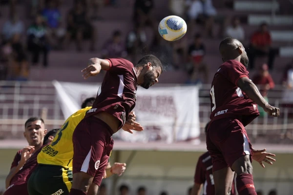 Desportiva x Defensa y Justícia, no Engenheiro Araripe por Vitor Jubini