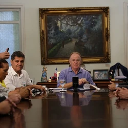 A assinatura aconteceu na manhã desta segunda-feira (7), no Palácio Anchieta, e contou com representantes de clubes da Grande Vitória e do interior