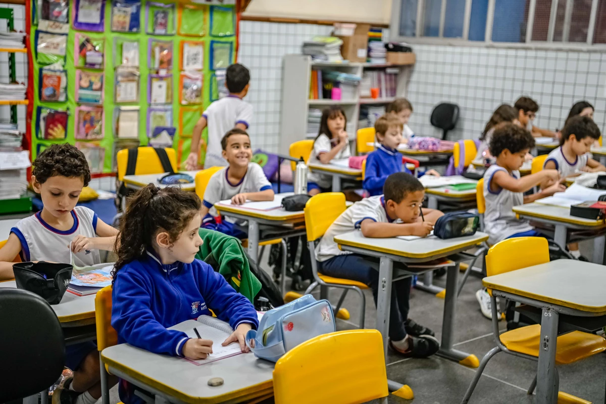Alunos em sala de aula na Emef Álvaro de Castro Mattos, em Jardim da Penha