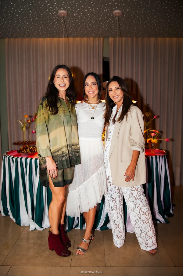 Julia Bastos, Carol Neves, Kris Junqueira
