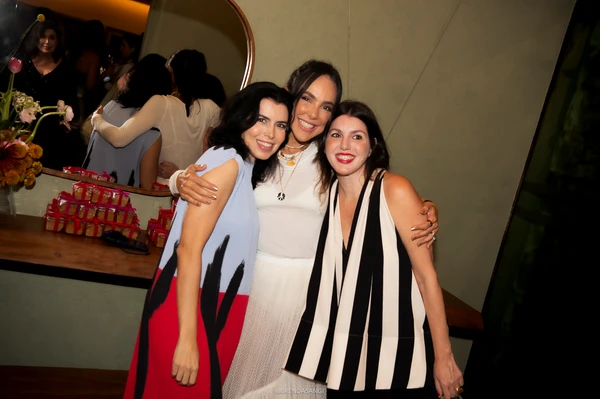 Regininha Leal, Carol Neves e Debora Leal