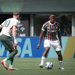 Tricolor foi valente, mas não teve forças para superar o time inglês, que chegou à vitória com uma boa dose de tranquilidade