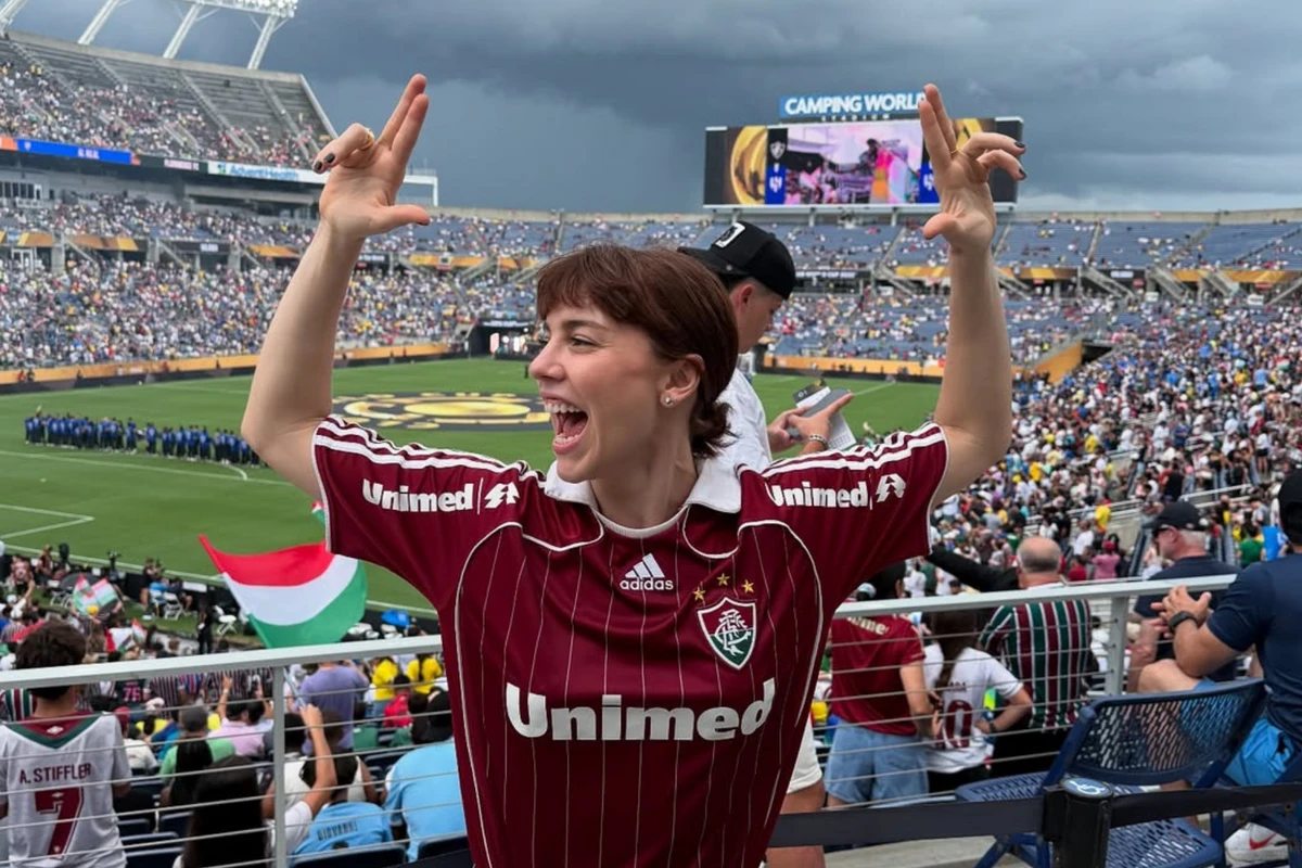 A atriz Alice Wegmann é tricolor