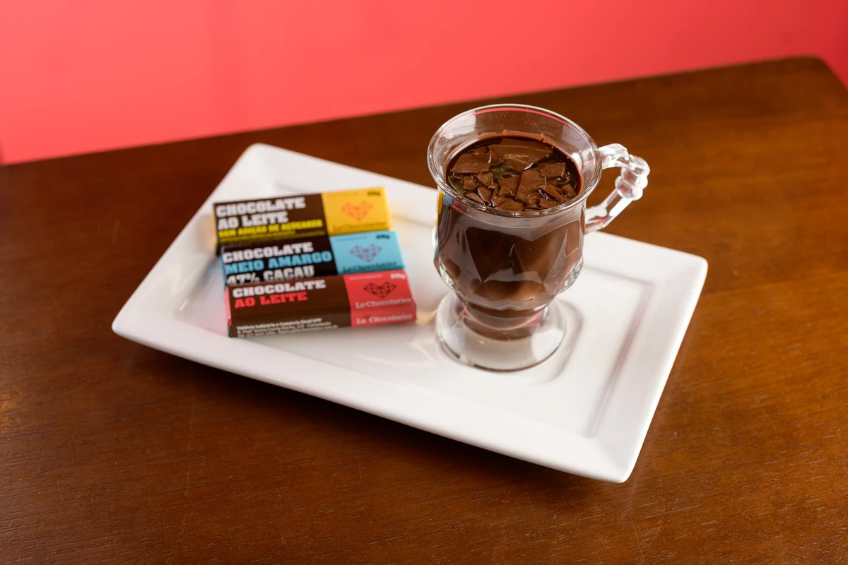 Chocolate quente e bombons especiais da Le Chocolatier Foto por Bruno Coelho