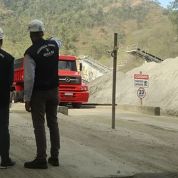 CREA-ES afirma que a queda da rocha ocorreu de forma natural e que não há possibilidade do fragmento de grande porte ter sido lançado pela detonação