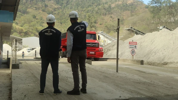 CREA-ES afirma que a queda da rocha ocorreu de forma natural e que não há possibilidade do fragmento de grande porte ter sido lançado pela detonação