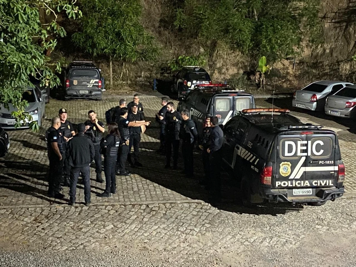 Policiais foram às ruas por volta das 4h para realizar a operação