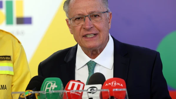 Trump disse na quinta-feira (14) que o Brasil é um parceiro comercial ruim, tem leis ruins e promove uma execução política do ex-presidente Jair Bolsonaro (PL)