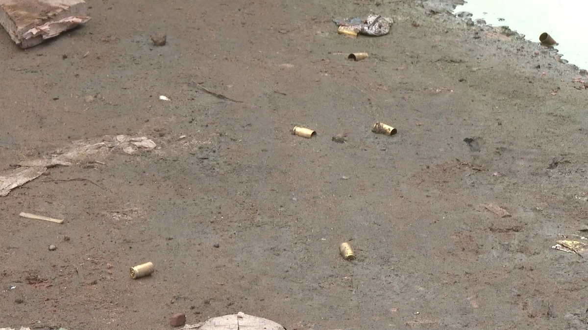 Cápsulas ficaram na estrada em Barramares, Vila Velha, após ataque