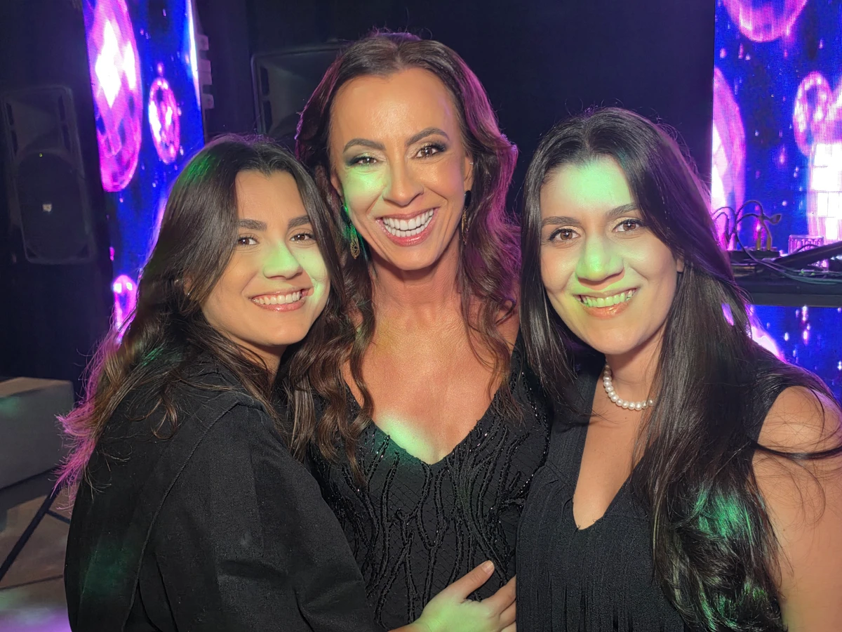 Luciana Almeida e as filhas Isadora e Eduarda