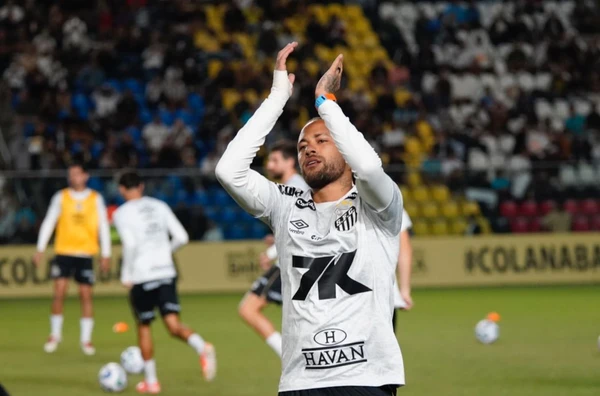 Neymar puxa a fila do aquecimento do Santos para duelo contra a Desportiva por Vitor Jubini
