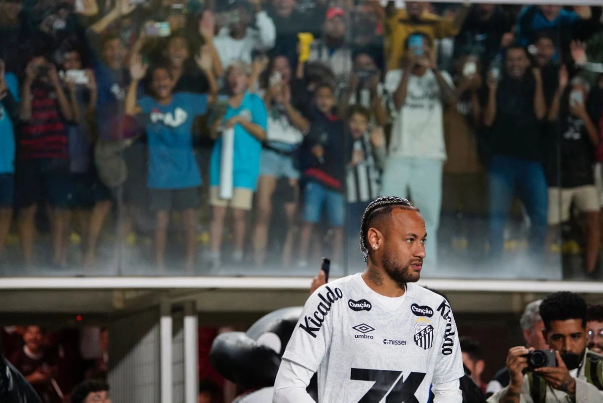 Neymar puxa a fila do aquecimento do Santos para duelo contra a Desportiva por Vitor Jubini