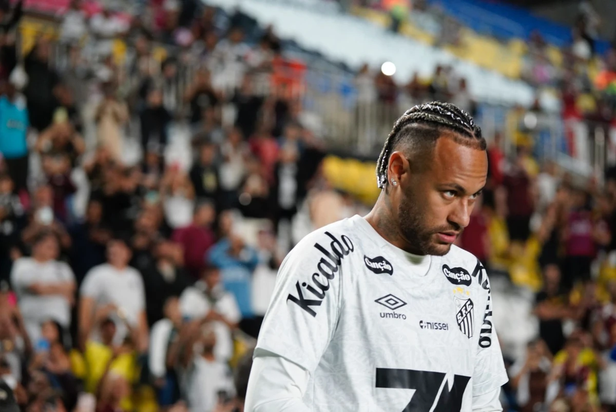 Neymar puxa a fila do aquecimento do Santos para duelo contra a Desportiva por Vitor Jubini