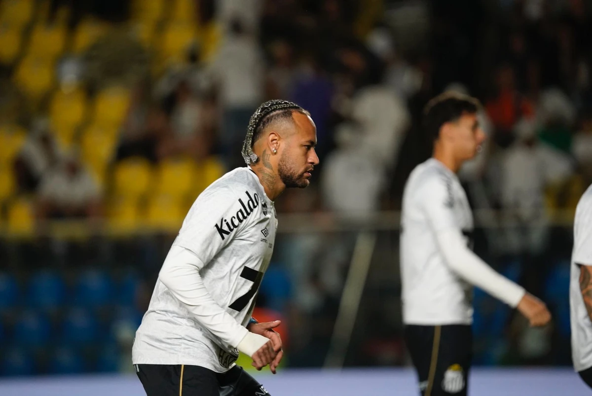Neymar puxa a fila do aquecimento do Santos para duelo contra a Desportiva por Vitor Jubini