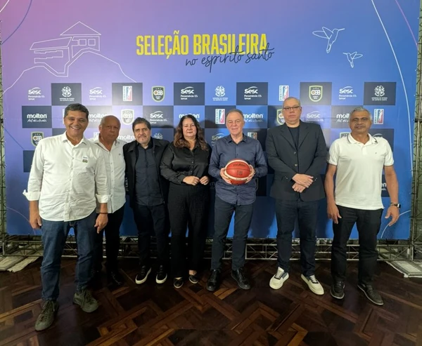 O governador Renato Casagrande recebeu representantes do basquete brasileiro nesta quinta-feira (10) no Palácio Anchieta