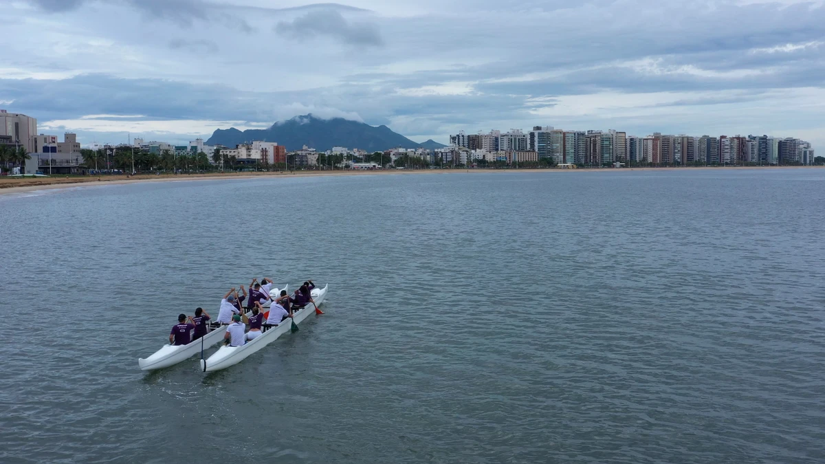 Praia de Camburi atrai apaixonados por esporte e atividades ao ar livre