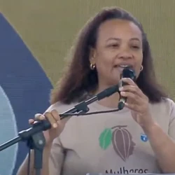 Durante evento com o presidente em Linhares, na manhã desta sexta-feira (11), agricultora desabafou sobre os impactos sofridos com o rompimento da lama e a invisibilidade das mulheres atingidas