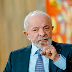 Presidente brasileiro critica Donald Trump por sobretaxação de produtos brasileiros e acusações ao Judiciário brasileiro