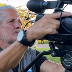 Oportunidades são para cinegrafistas, diretores de imagem, operadores de replay, operadores de caracteres, operadores de drone, de guimbal, técnico de vídeo e técnico de áudio