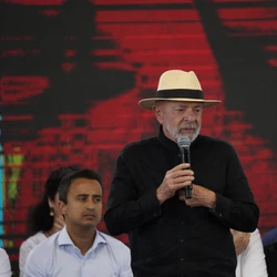 Em seu discurso, o presidente criticou taxação imposta por Donald Trump ao país, ironizou a família Bolsonaro e anunciou novos projetos do governo