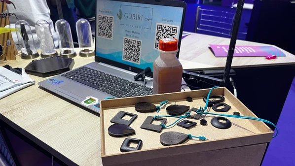 Projeto une capacitação, sustentabilidade e inclusão social ao transformar resíduo de café em biojoias produzidas por mulheres em situação de vulnerabilidade.