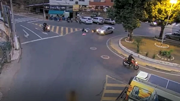 Idoso de 63 anos foi reprovado no teste do bafômetro; duas mulheres que estavam na moto ficaram feridas e foram encaminhadas para um hospital na cidade