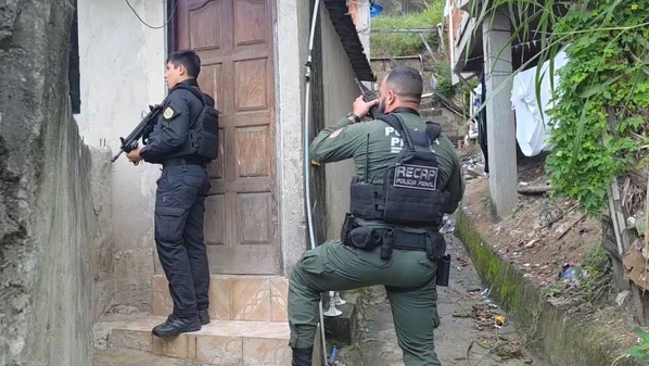 Polícia Civil divulgou que foram cumpridos 15 mandados de busca e apreensão, com objetivo de combater o tráfico de drogas nos bairros Forte São João e Romão