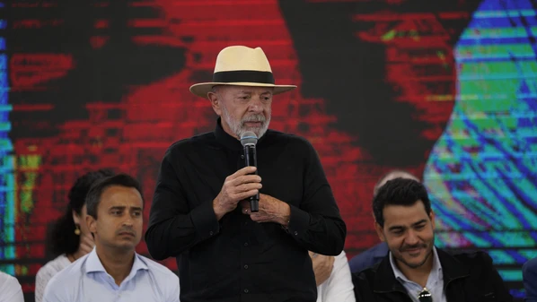 Em seu discurso, o presidente criticou taxação imposta por Donald Trump ao país, ironizou a família Bolsonaro e anunciou novos projetos do governo