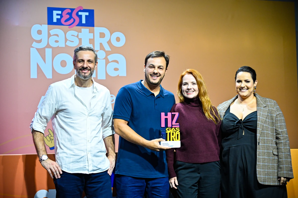 Daniel Perin e Carolina Daros, representando o Don Camaleone por Carlos Alberto Silva