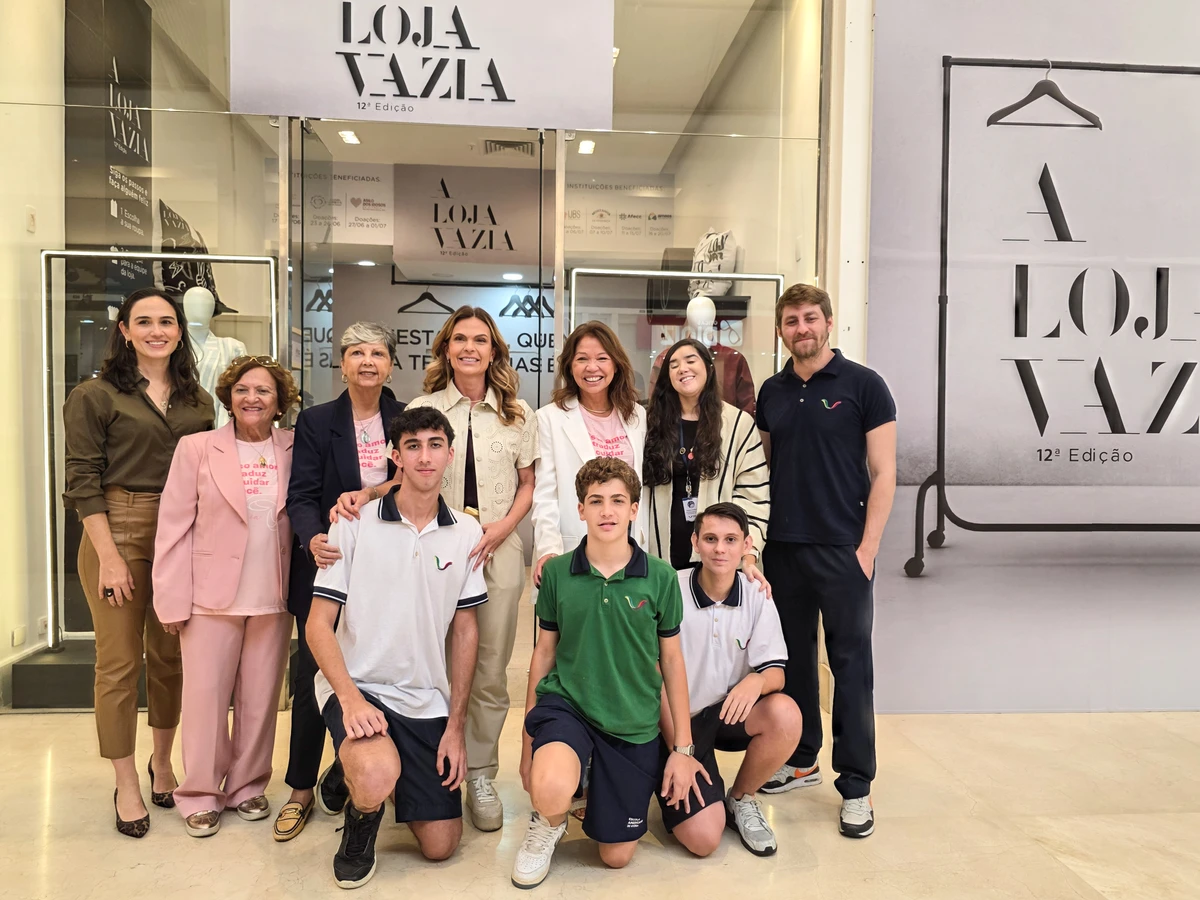 Diretoria da Afecc e alunos da Escola Americana de Vitória (EAV)