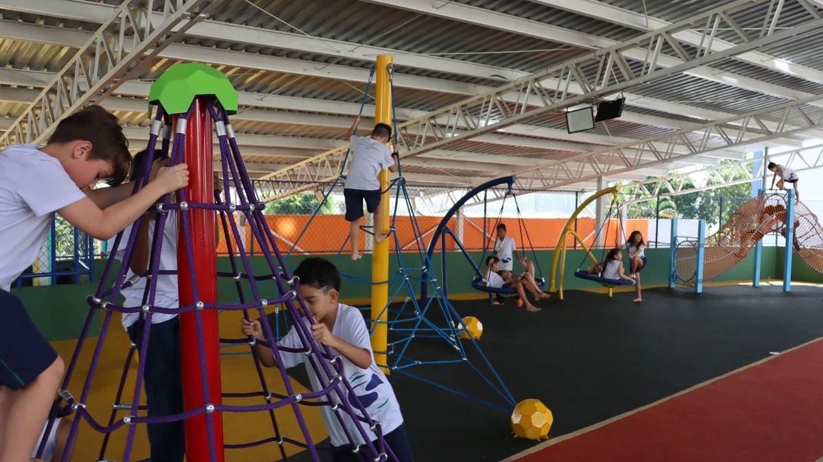 Parquinhos contam com estruturas que estimulam a criatividade dos alunos