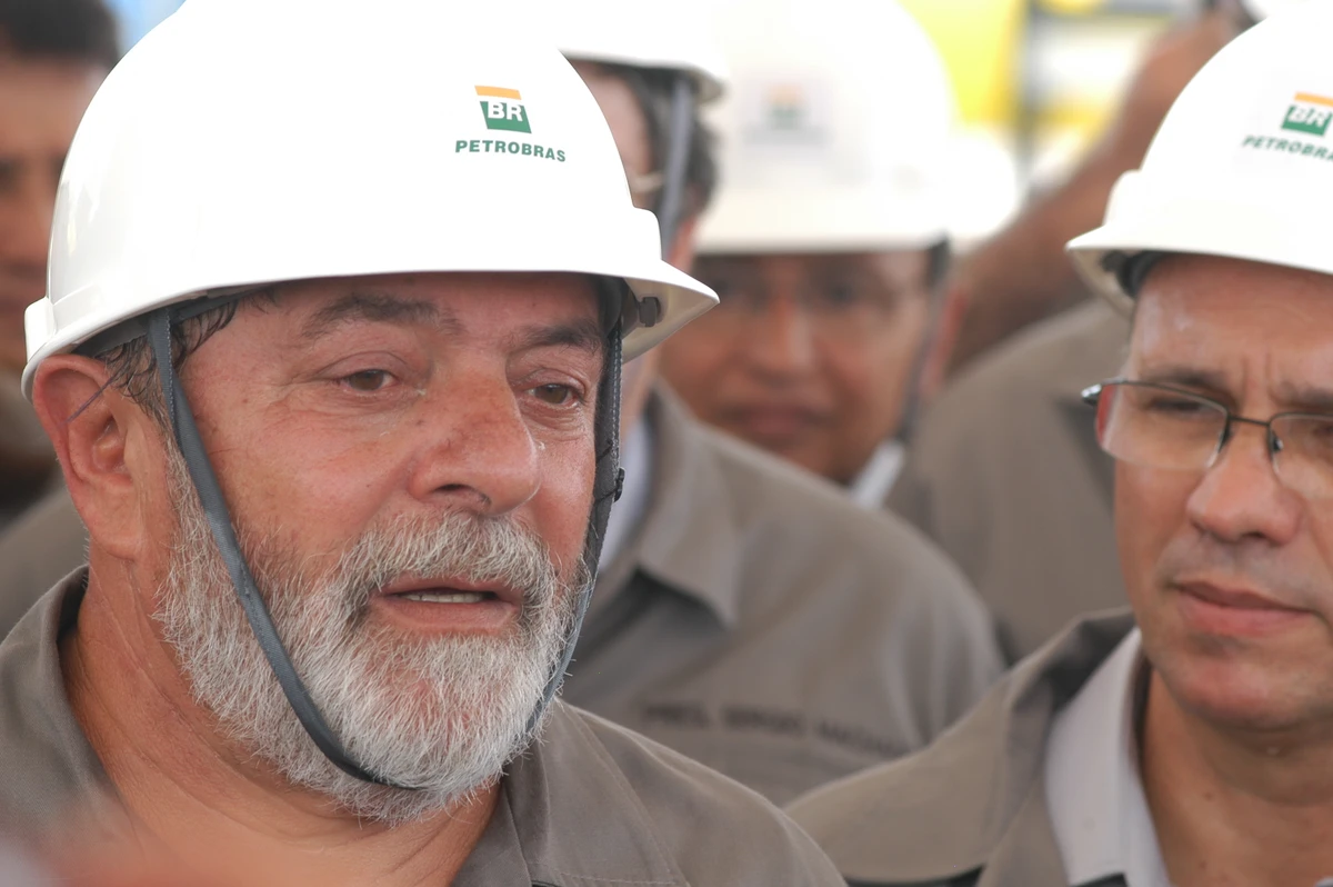 Data: 19/02/2008 - ES - Serra - O presidente Luiz Inácio Lula da Silva e governador Paulo Hartung durante visita a estação do gasoduto Vitória-Cabiúnas, localizado no município da Serra. Editoria: Economia - Foto: Ricardo Medeiros - GZ