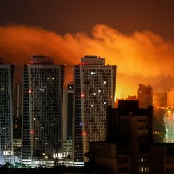 Raros no início do conflito, drones têm sido lançados em enxames para sobrecarregar defesas aéreas ucranianas e têm causado estragos em diversas cidades, incluindo a capital, Kiev. Segundo a ONU, junho registrou maior número de vítimas civis em um único mês em três anos.