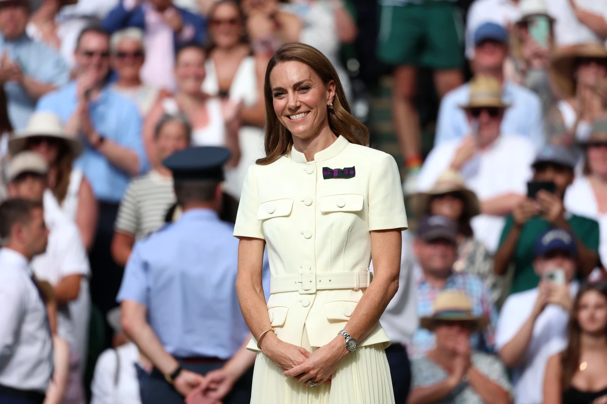 Kate Middleton compareceu à final feminina do torneio de Wimbledon, em Londres , e foi aplaudida