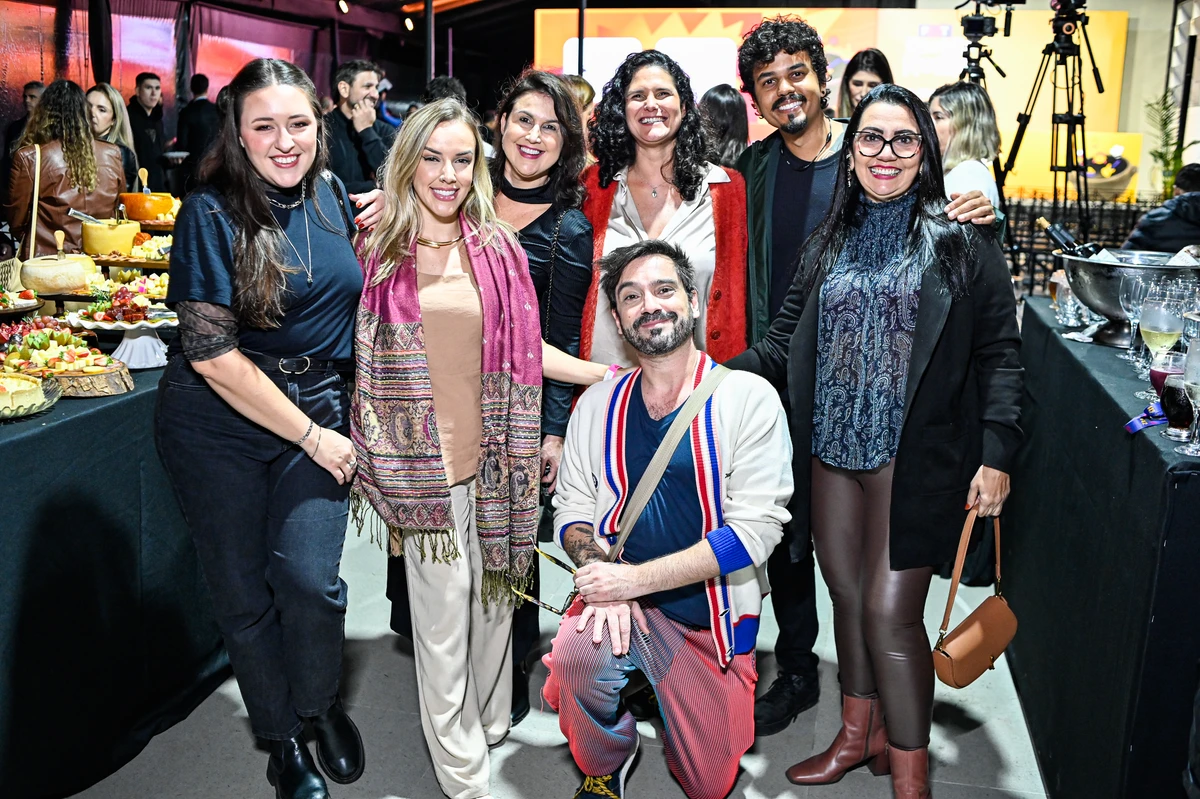 Os chefs Lucas Corazza e Tabata Romero com a gerente de Entretenimento Lethicia Ribeiro, a editora de HZ Marcella Scaramella