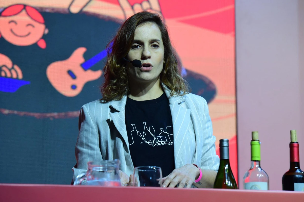 A sommelier e colunista de vinhos do HZ Nádia Alcalde por Carlos Alberto Silva