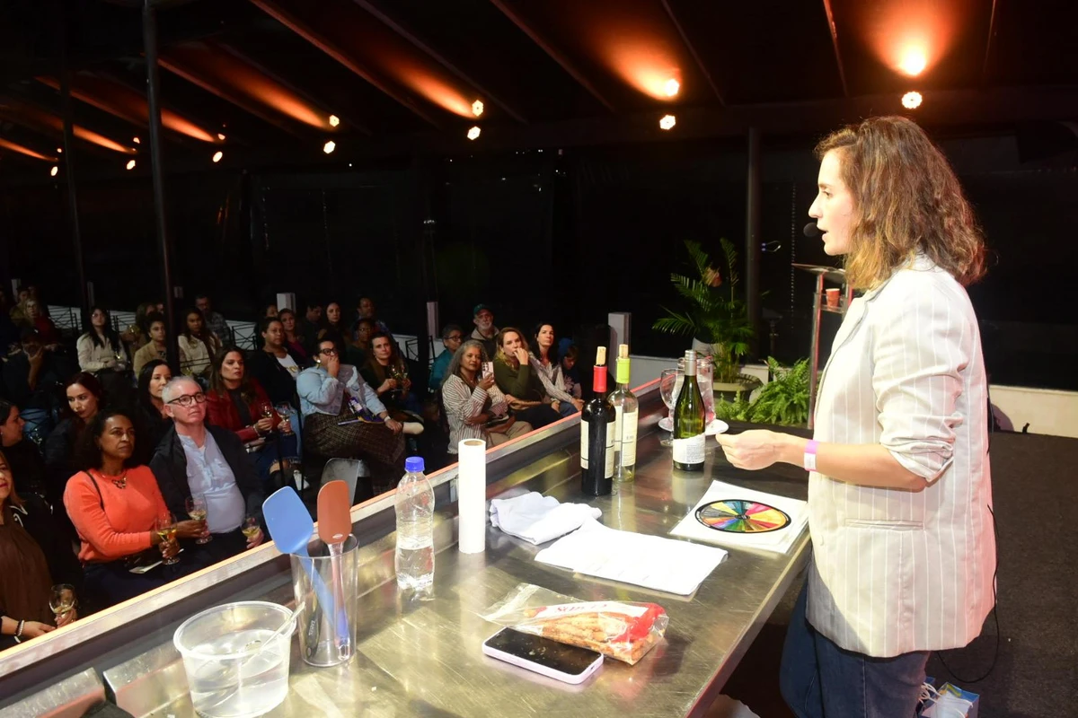 Nádia deu dicas de como escolher o vinho ideal por Carlos Alberto Silva