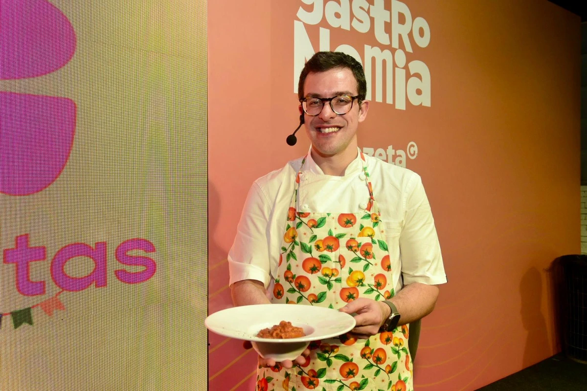 Chef é famoso com suas receitas nas redes sociais por Carlos Alberto Silva
