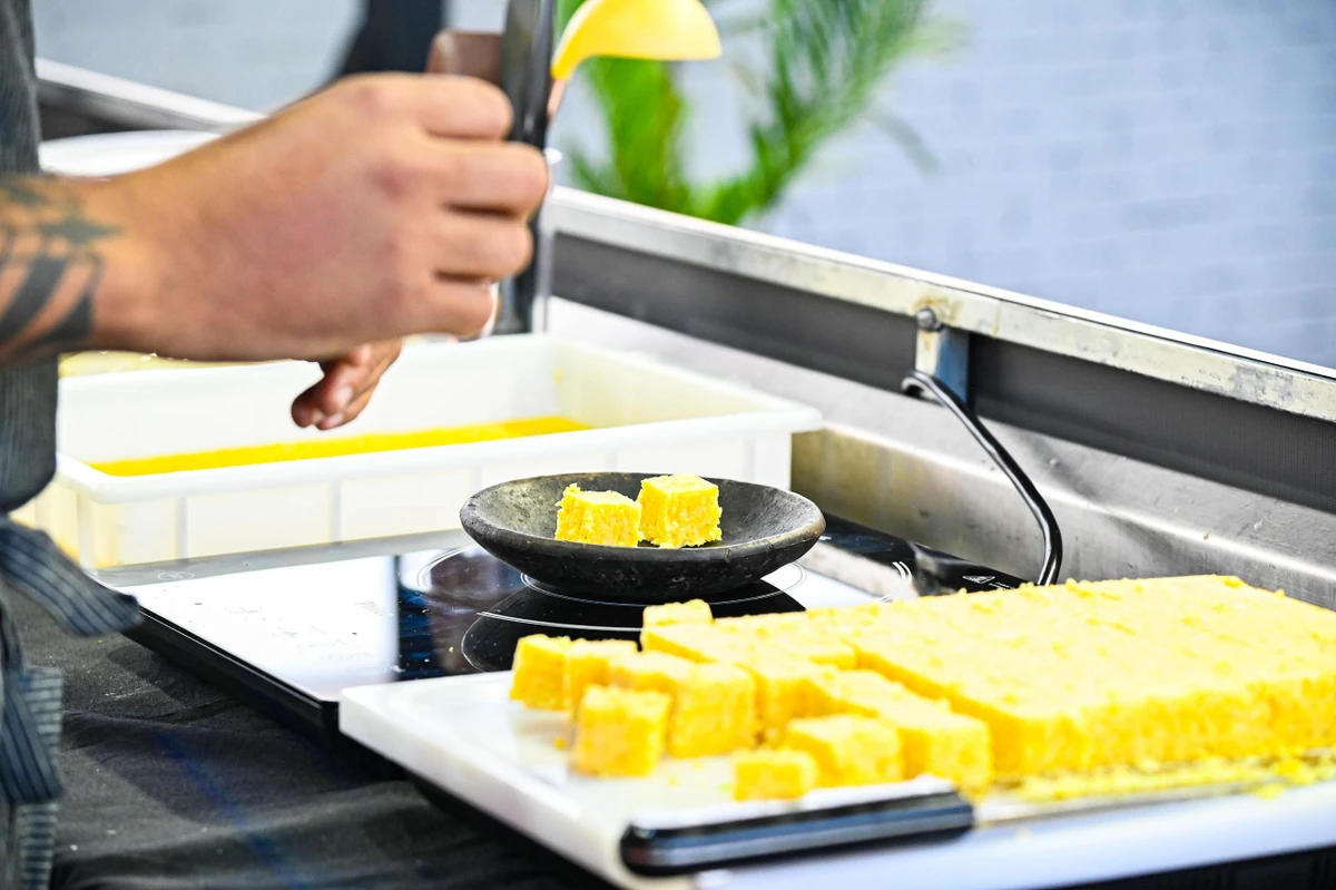 O muxá, tipicamente doce, ganhou uma versão salgada  por Arthur Louzada