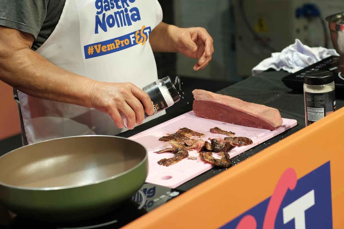Churrasqueiro desvendou os segredos da picanha por Ayan Alexandre