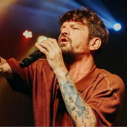 O cantor Saulo é atração confirmada no Vital 2025