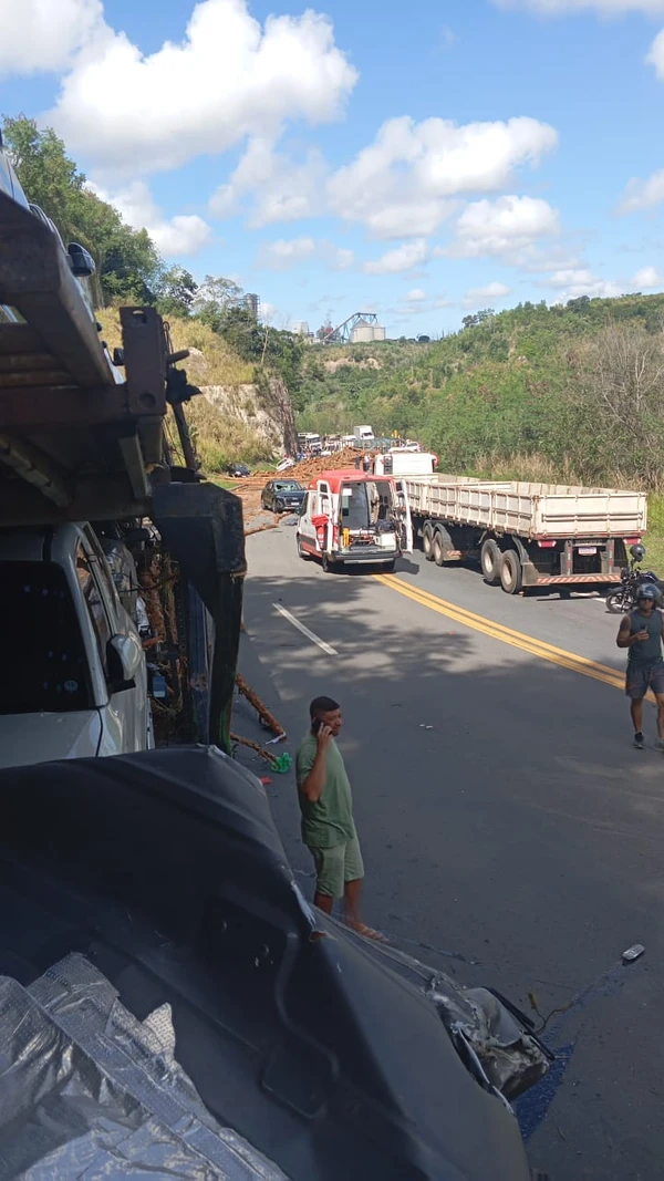Carreta-cegonha era conduzida por vítima morta em acidente em Pedro Canário por Redes Sociais