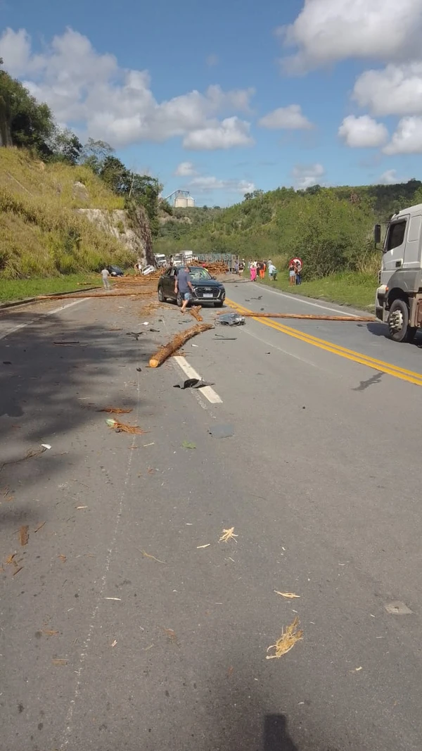 Carro envolvido no acidente em Pedro Canário por Redes Sociais
