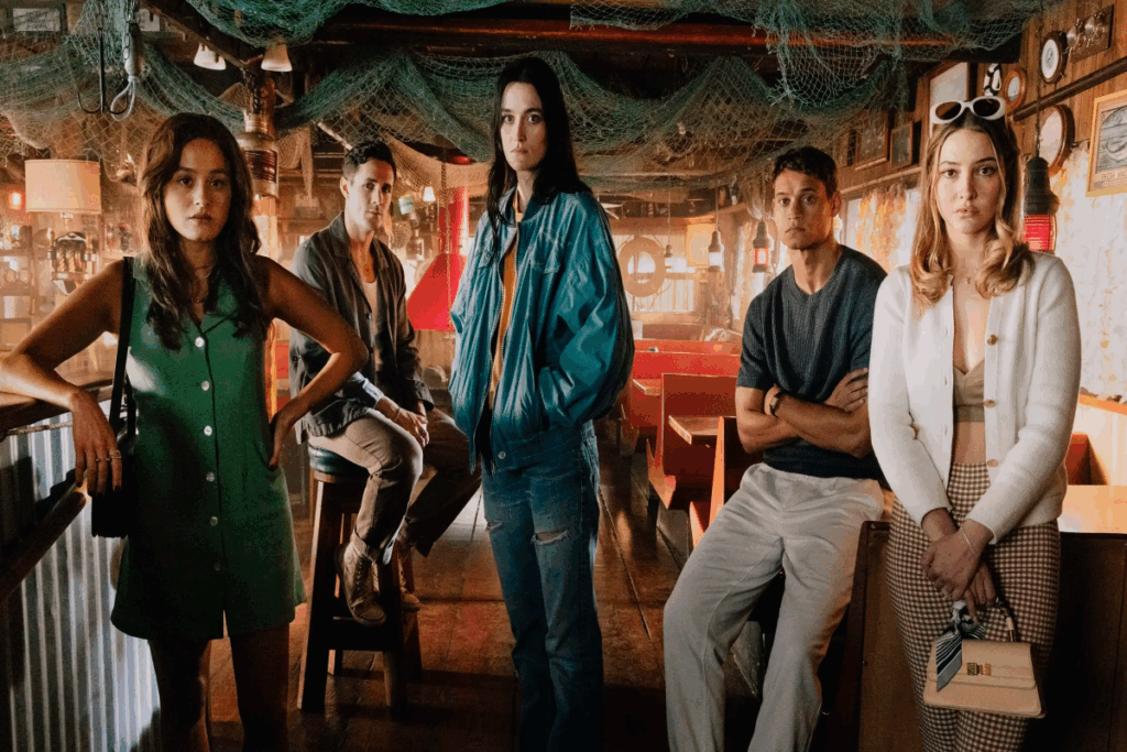 Em “Eu sei o que vocês fizeram no verão passado”, um grupo de amigos é perseguido por um misterioso assassino (Imagem: Reprodução digital | SONY PICTURES)
