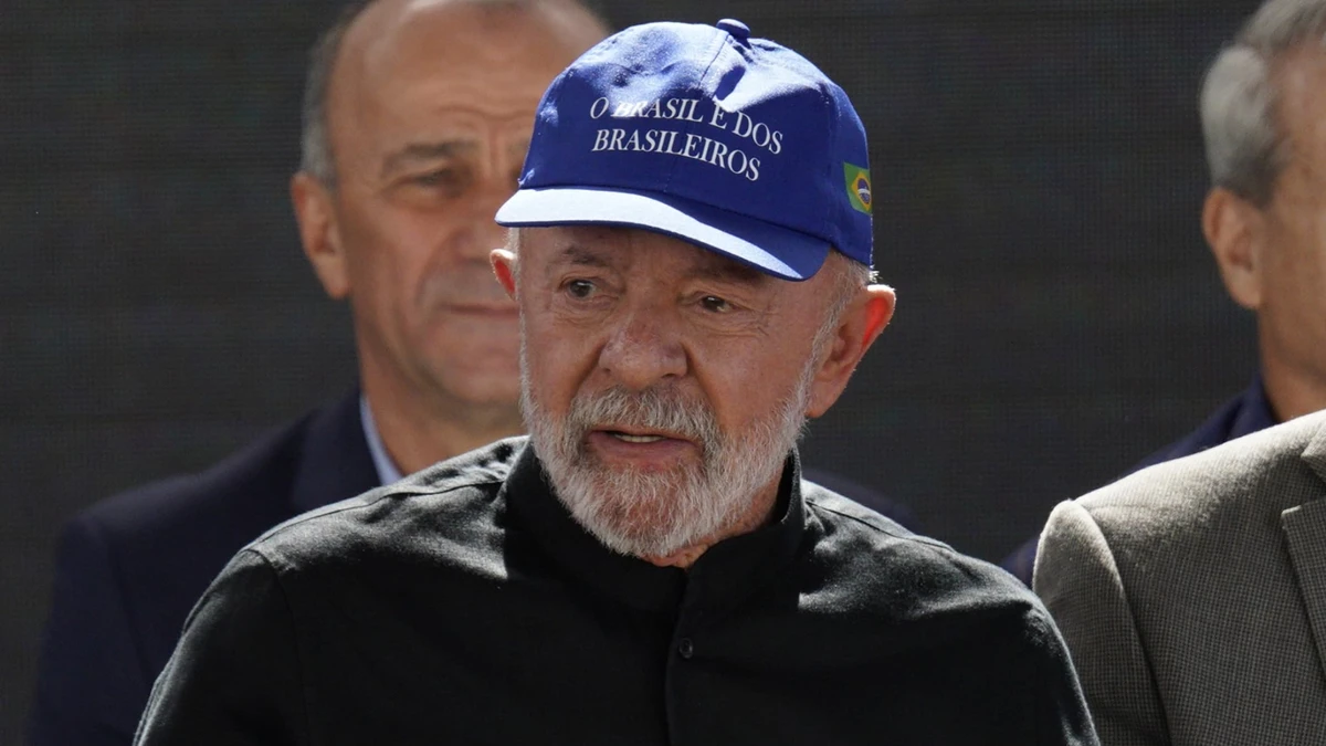 Lula usa boné 